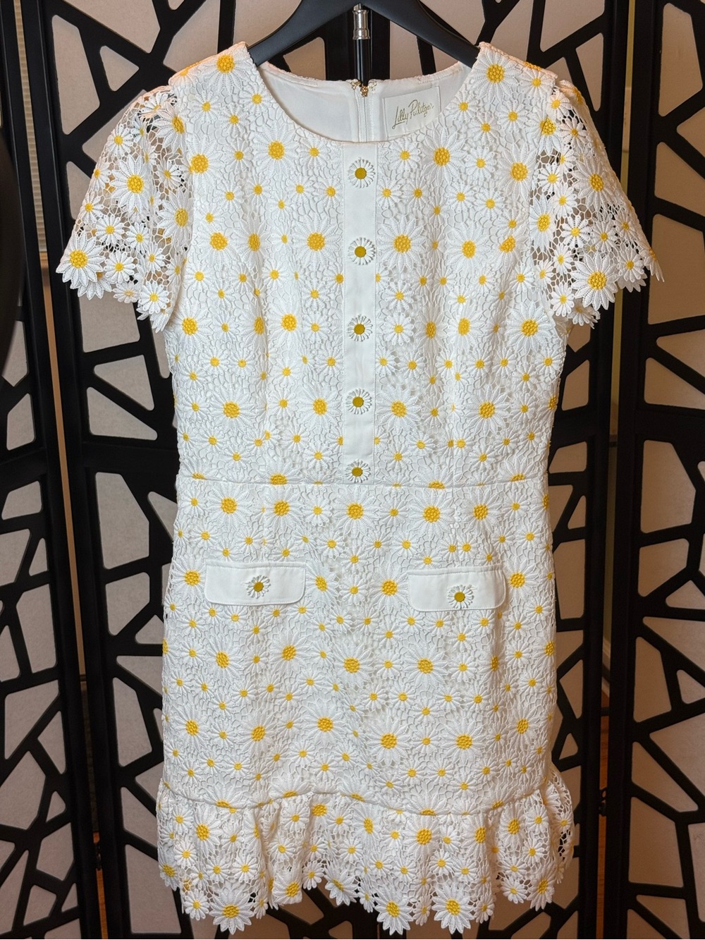 Lilly Pulitzer White Daisy Lace Dress with Yellow Centers NWT 8 - Picture 2 of 10